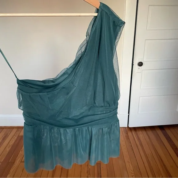 Sincerely Jules Green Naked Shoulder Top - Picture 6 of 7